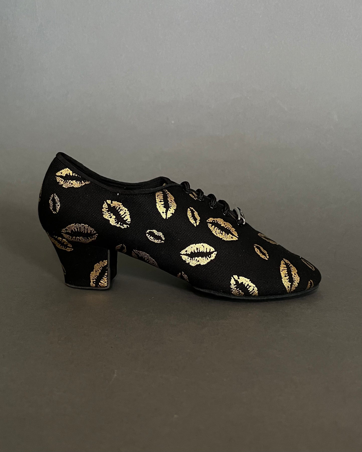 Model T1-B Gold Kisses