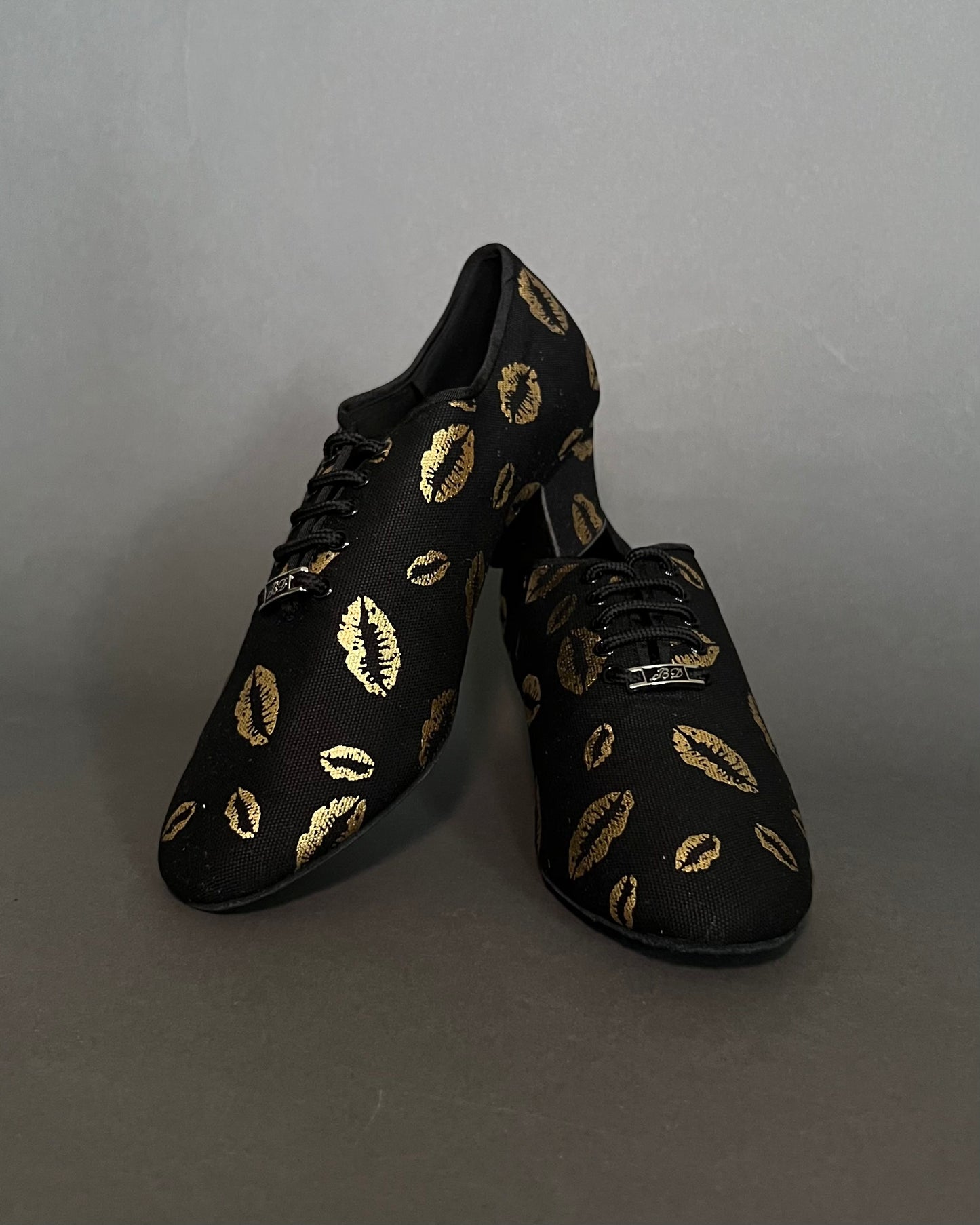 Model T1-B Gold Kisses